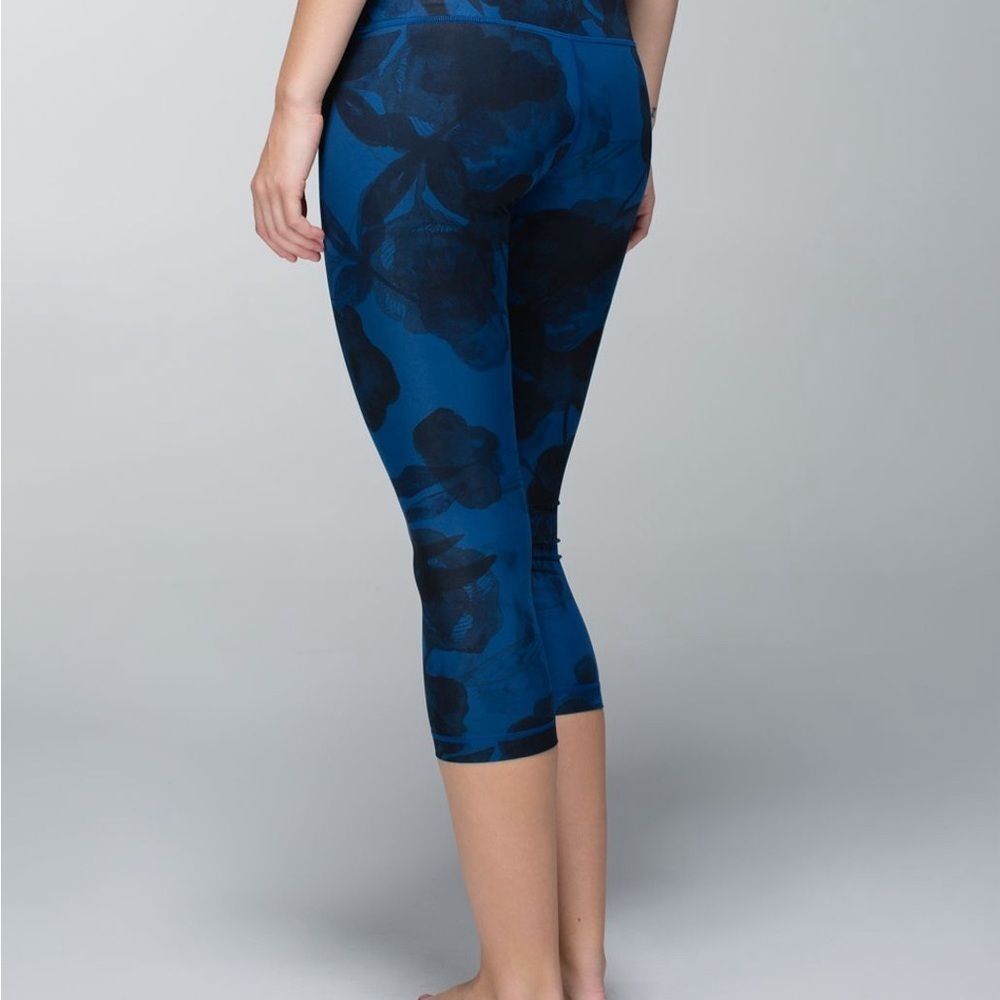 Lululemon Wunder Under Crop II *Full-On Luxtreme
Jumbo Inky Floral Black Inkwell